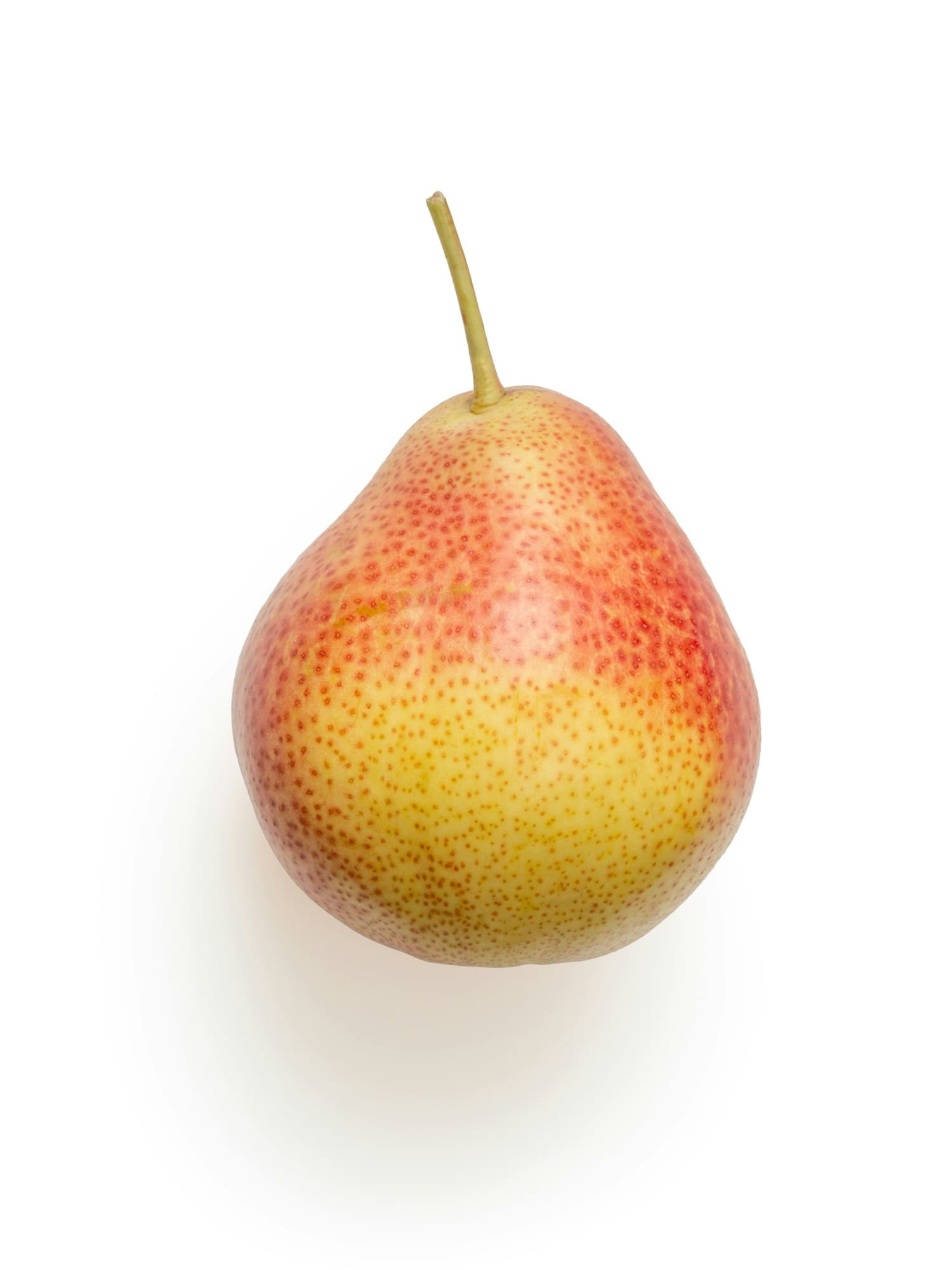 Une poire mûre, jaune et rouge